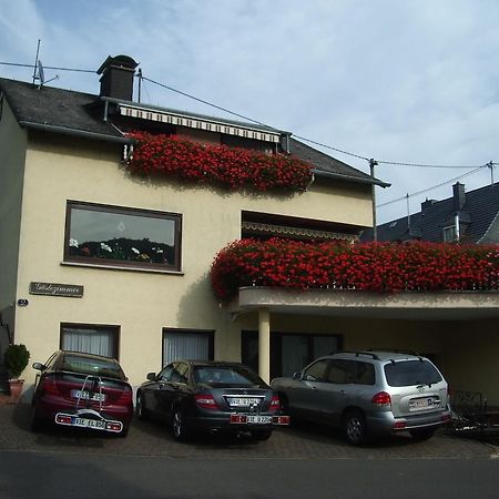 Gaestehaus Resi Hotel Целтинген-Рахтиг Екстериор снимка