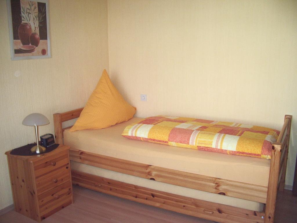 Gaestehaus Resi Hotel Целтинген-Рахтиг Стая снимка