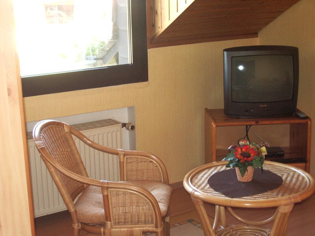 Gaestehaus Resi Hotel Целтинген-Рахтиг Стая снимка