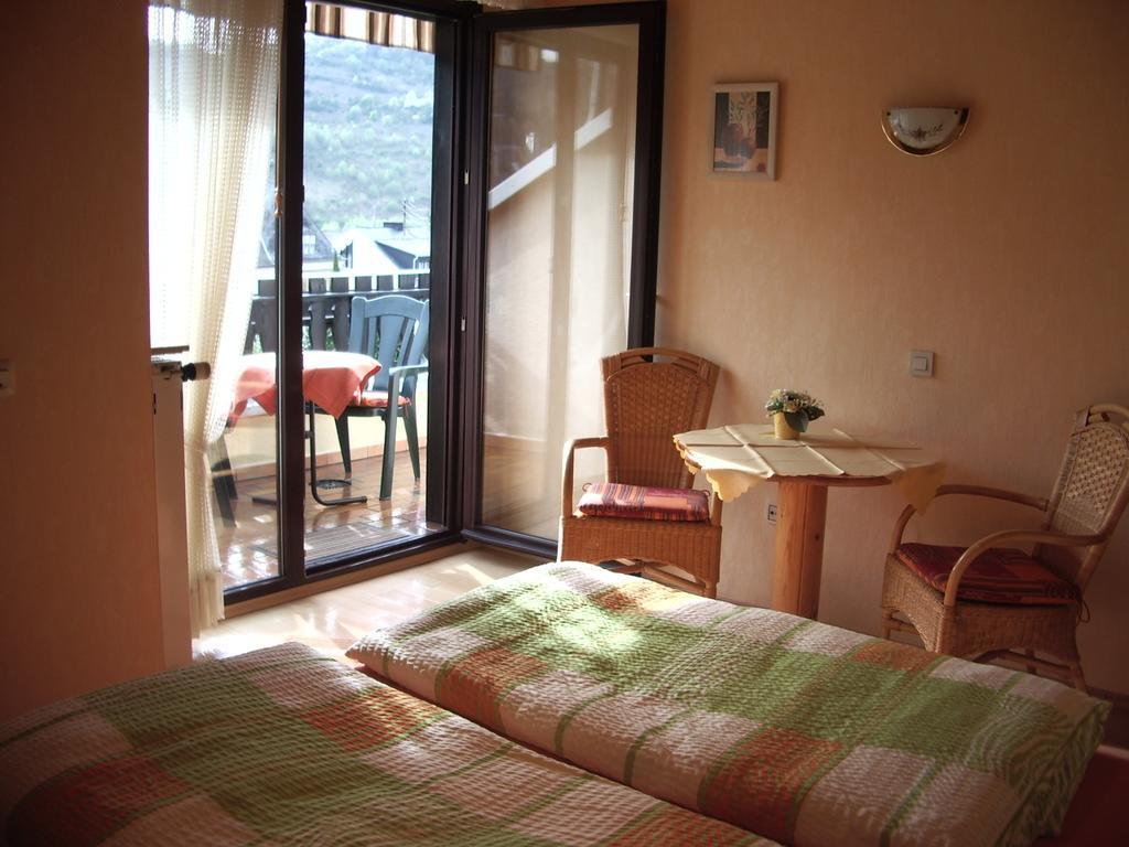Gaestehaus Resi Hotel Целтинген-Рахтиг Екстериор снимка